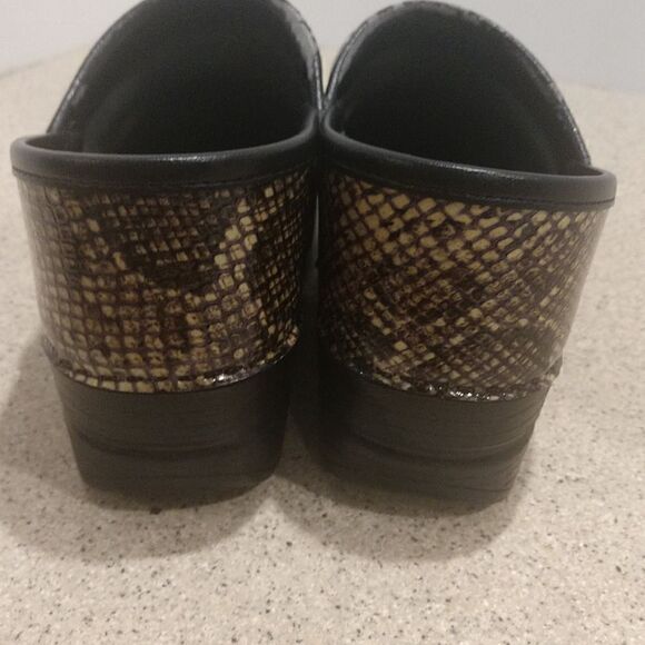 👍 Dansko Snakeskin  Patterned  Dansko Size 36.   A5 - Picture 3 of 5